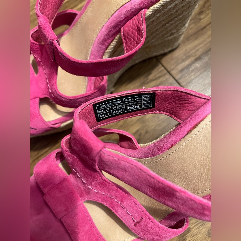 Pink uggs - Picture 4 of 12